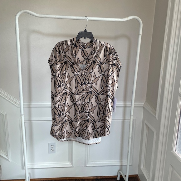 NWT- Soft Surroundings V-Neck Luau Printed Tee - Size 1X - Picture 2 of 7